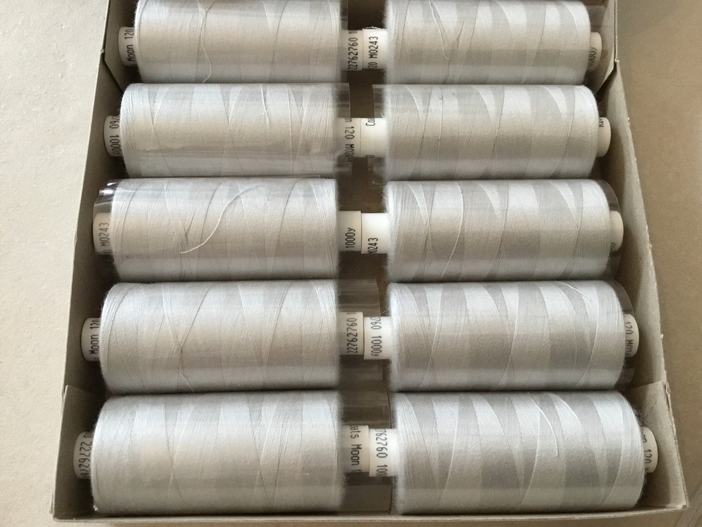 MOON COATS - Light Grey thread 1000m (single)