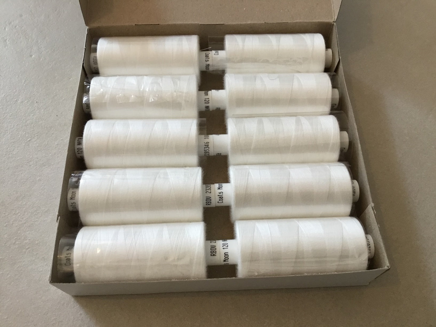 MOON COATS - Natural (off white) thread 1000m (single)