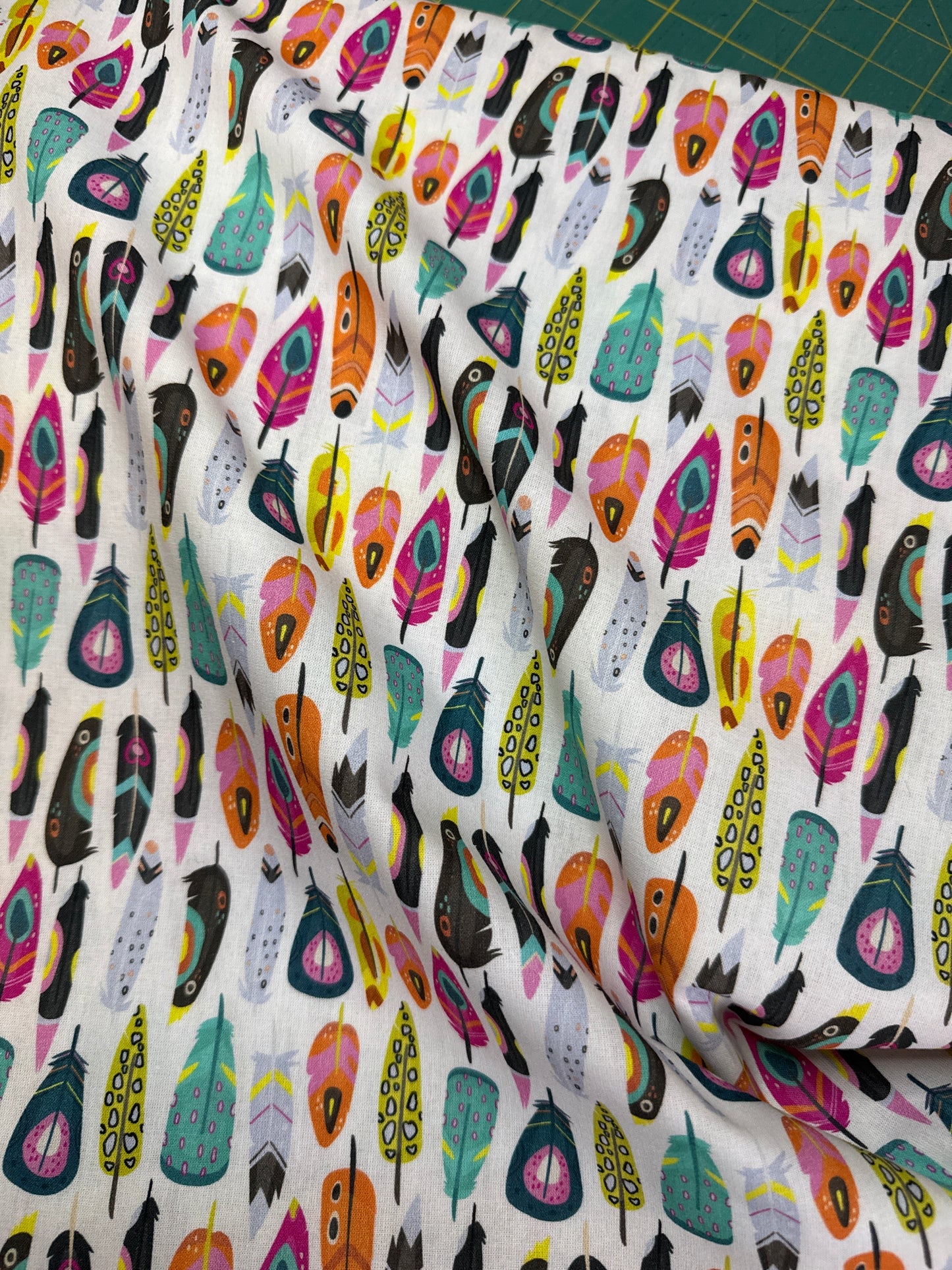 100% cotton - little Johnny - multicoloured feathers