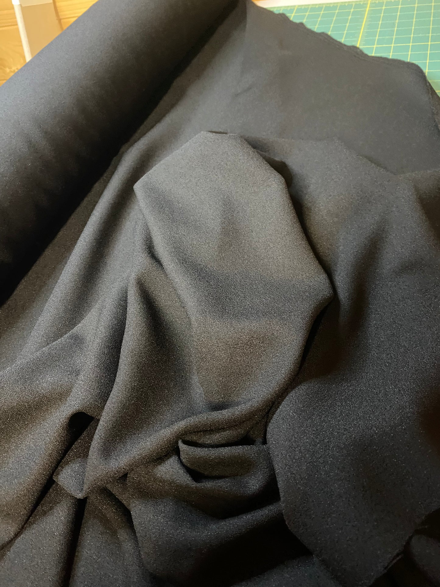 Crepe - Plain black (thick and drapey)