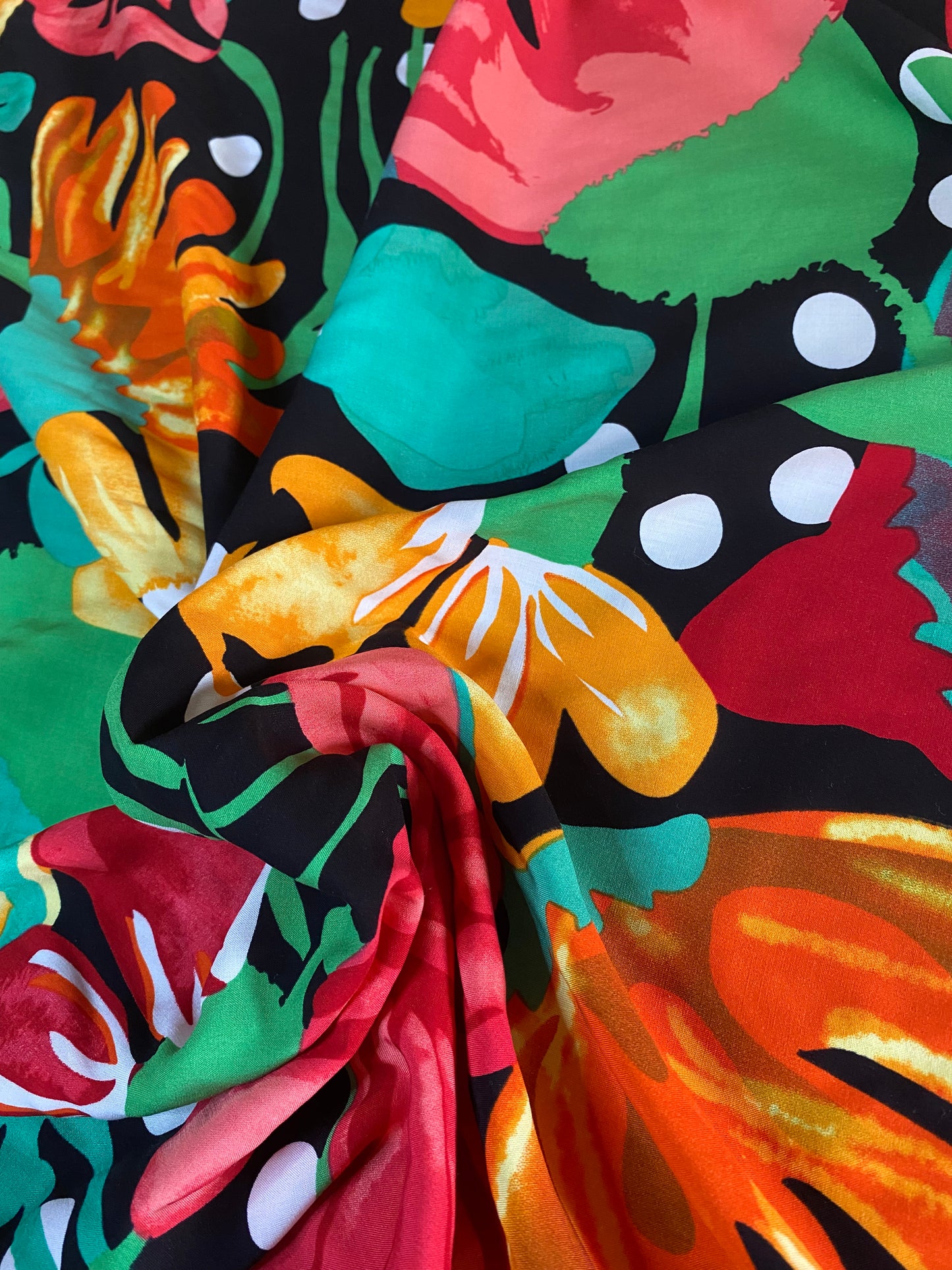 VISCOSE - Large bright flowers on black