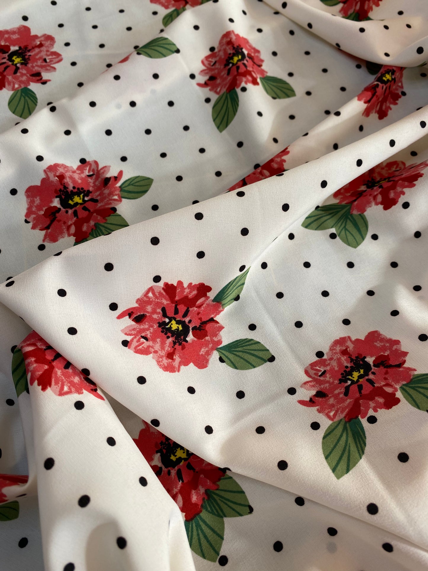 VISCOSE - Peaspot - black and white dotty with floral