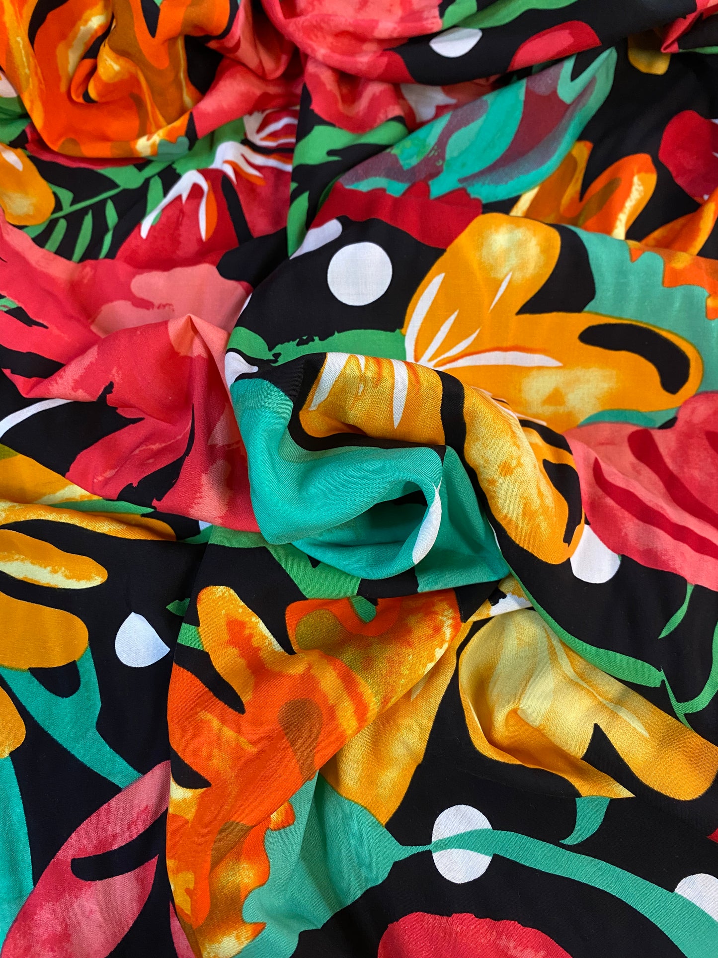 VISCOSE - Large bright flowers on black