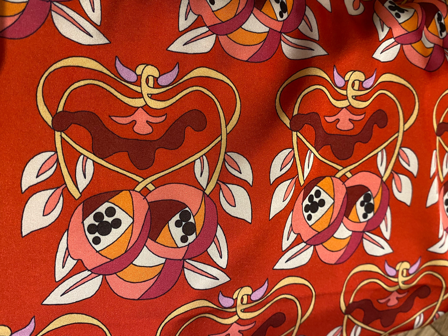 Satin (polyester) - silky floral Art Deco print