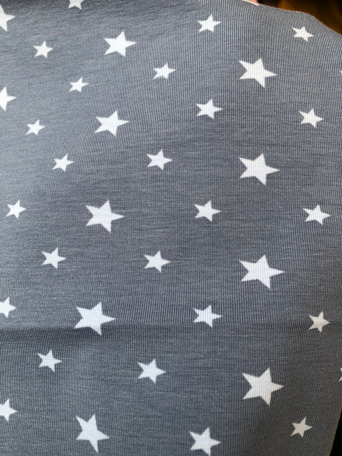 Jersey - Simple stars - light grey on dark grey