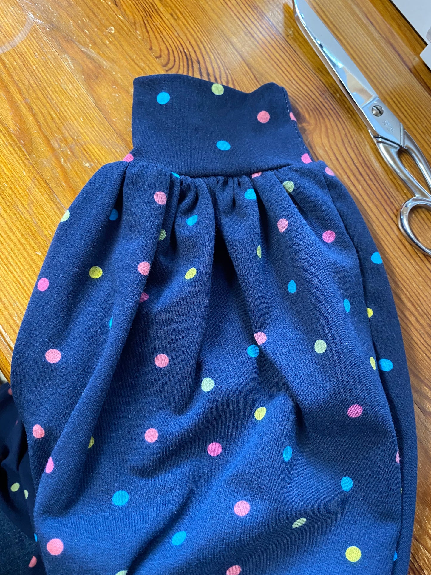 Single Jersey - Multicolored dots on navy
